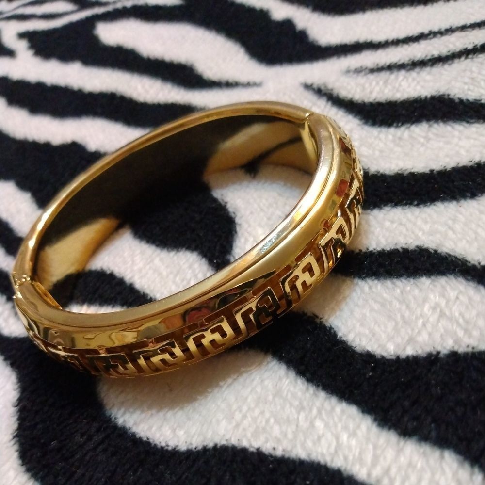 Woman's Gold Bracelet Jewelry